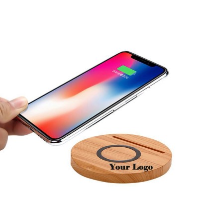 Nachhaltiges Wireless Charging und Ladepad aus Holz